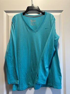 Women’s large Nike long sleeve dri-fit shirt